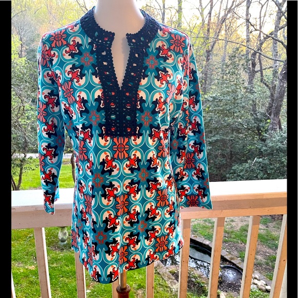 crown & ivy Tops - Crown & Ivy Baroque Print Top M FREE SHIP